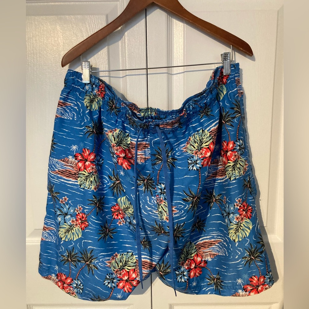 Father’s Day 🧔🏻‍♂️!Men’s Tropical Blue Floral Hawaiian Shorts 🩳